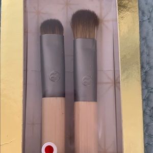 Makeup brushes